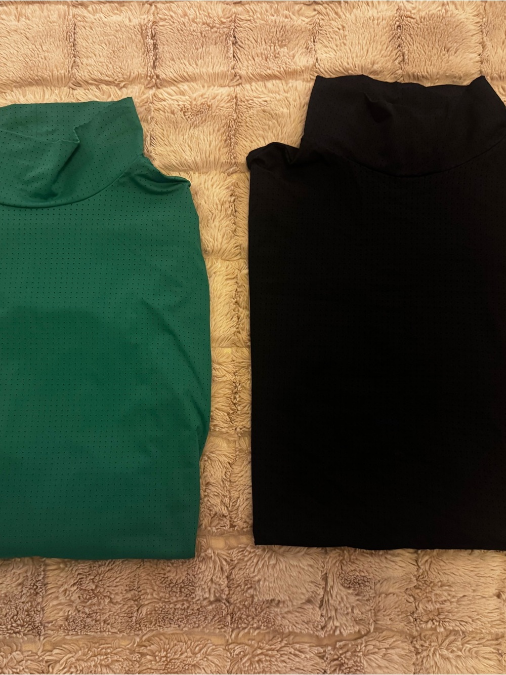 Harcour Venti Mock Neck Perforated Tech Shirt size L in Emerald Green & Navy